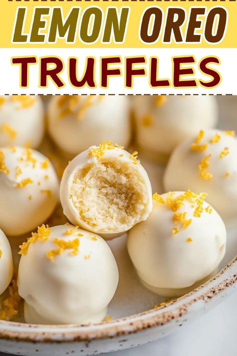 These 4-ingredient lemon Oreo truffles are to die for! They're light, refreshing, and the perfect sweet treat to end any meal. Easy Lemon Truffles No Bake, Best Christmas Treats For Gifts, Lemon Truffles No Bake, Lemon Oreo Balls, Lemon Oreo Truffles, Golden Oreo Recipes, Oreos Recipes, Truffle Dessert, Gathering Recipes