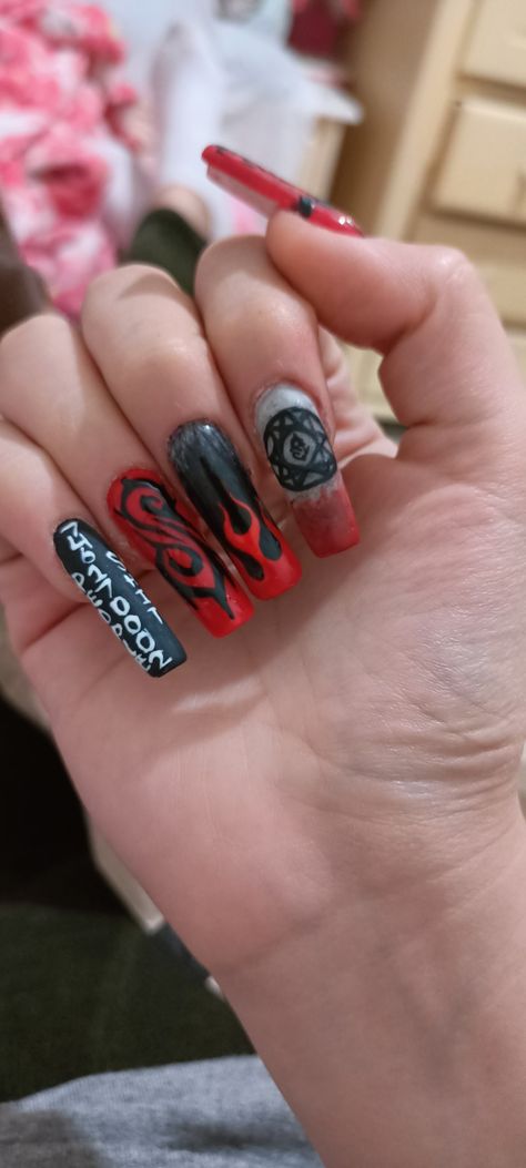 #slipknot #nails Slipknot Nails Acrylic, Slipknot Nail Art, Slipknot Nails, Glow Up Makeup, Band Nails, Anime Nails, Finger Tips, Slipknot, Nails Inspo