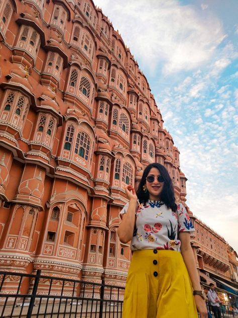 Hawa Mahal Photography Poses, Rajasthan Photoshoot Ideas, Jaipur Photography Instagram, Jaipur Outfits Ideas Women, Rajasthan Poses, Jaipur Photography Poses, Hawa Mahal Photography, Udaipur Photography Poses, Rajasthan Photoshoot