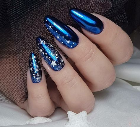 Nice Elegant Nails, Cat Eyes Nail Design, Fun Winter Nails, Winter Nails 2023, Blue Christmas Nails, Blue And Silver Nails, Dark Blue Nails, Blue Glitter Nails, Christmas Gel Nails