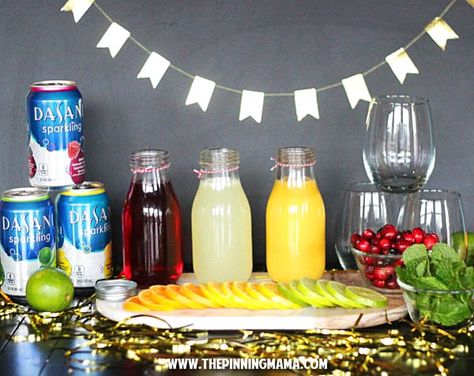 A fun way to set up a juice bar for a brunch or shower! Virgin Mojito Recipe, Mimosa Mocktail, Titos Vodka Recipes, Virgin Cocktail Recipes, Mojito Recipe Pitcher, Easy Mojito Recipe, Virgin Margarita, The Pinning Mama, Nonalcoholic Party Drinks