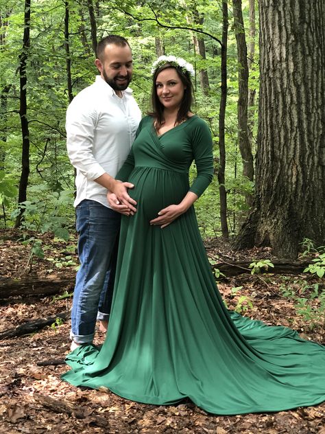 Dark Green Maternity Dress, Green Maternity Dress Photoshoot, Shoot Ideas Black Women, Photo Shoot Ideas Black Women, Modest Maternity Dresses, Maternity Photo Shoot Ideas, Bump Shoot, Green Maternity Dresses, Gown Green