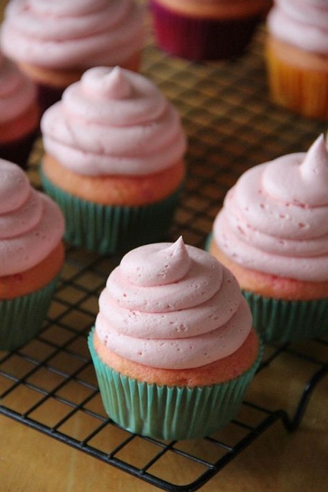 Strawberry Limeade, Strawberry Cream Cheese Frosting, Marshmallow Buttercream, Pop Cupcakes, Strawberry Frosting, Strawberry Cream Cheese, Cake Cupcakes, Cupcake Ideas, Icing Recipe