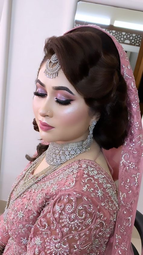 Sider Makeup Look, Tamil Makeup, Asian Bridal Hair, Back Quotes, Swag Dress, Indian Bride Poses, Engagement Look, Photography Indian, Bridal Makeup Images