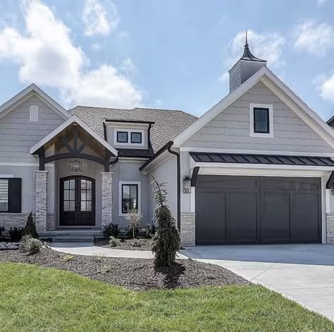 Grey House With Black Windows, Light Grey Siding Exterior, Light Grey Exterior House Colors, Ranch Style House Exterior, Unique Houses Exterior, Modern Exteriors, Grey Exterior House Colors, House Floorplan, Gray House Exterior