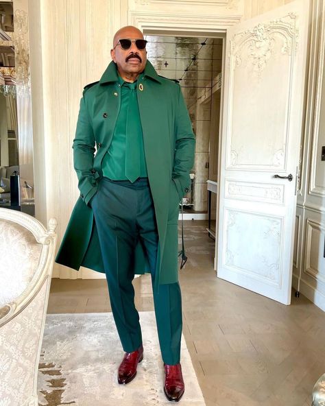 Fans React to Steve Harvey's Tight Leather Pants — and More Outfits from His Style Glow-Up Steve Harvey Suits, Harvey Outfits, Tight Leather Pants, Dapper Style, Black Celebrities, Green Suit, Steve Harvey, Mens Fashion Classy, Black Men Fashion