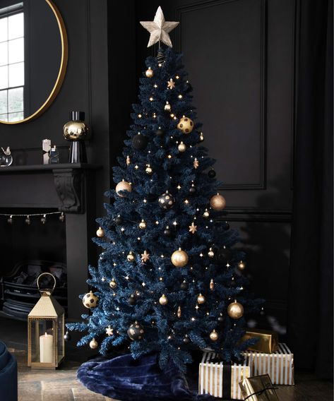 10 Christmas tree themes – festive trends for 2021 | Real Homes Natal, Black Christmas Tree Decorations, Blue Christmas Tree Decorations, Blue Christmas Decor, Christmas Themes Decorations, Blue Christmas Tree, Black Christmas Trees, Craft Christmas, Christmas Tree Inspiration