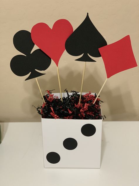 Vegas Diy Decorations, Casino Themed Homecoming, Casino Themed Centerpieces Diy, Spades Tournament Party, Casino Theme Decor, Casino Theme Party Centerpieces Table Decorations, Casino Theme Party Decorations Table, Casino Crafts, Diy Casino Centerpieces