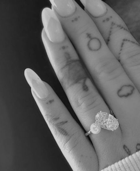 Ariana Grande, Ring