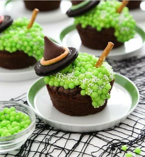 Delicious Halloween Desserts, Halloween Dessert, Cupcakes Decorados, Spooky Treats, Brownie Bites, Halloween Goodies, Halloween Style, Pumpkin Pie Filling, Brownie Recipe