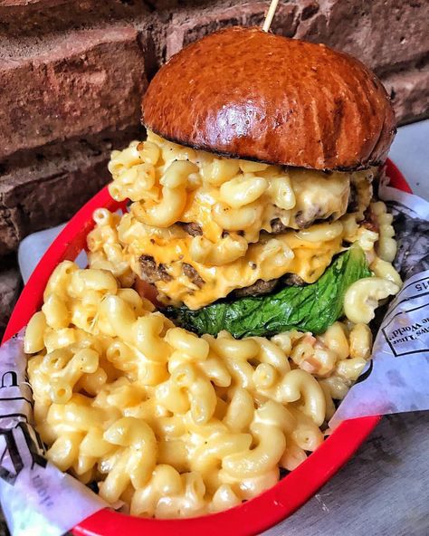 Another day, another mac n cheese burger. 📸 @5boroughfoodie 📍@flipntossnyc Mac And Cheese Burger, Pasta Cheese, Cheese Burger, Cooking Chef, Big Mac, Mac N Cheese, Looks Yummy, West Village, Another Day