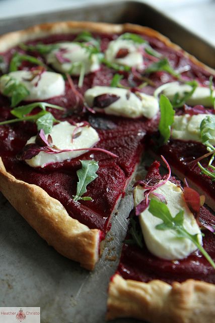 Beet and Goat Cheese Pizza Beet Pizza, Yummy Pizza, Beet And Goat Cheese, Goat Cheese Pizza, Pizza Roll, Fresh Beets, Vegetarian Pizza, Allergy Free Recipes, Pizza Pizza