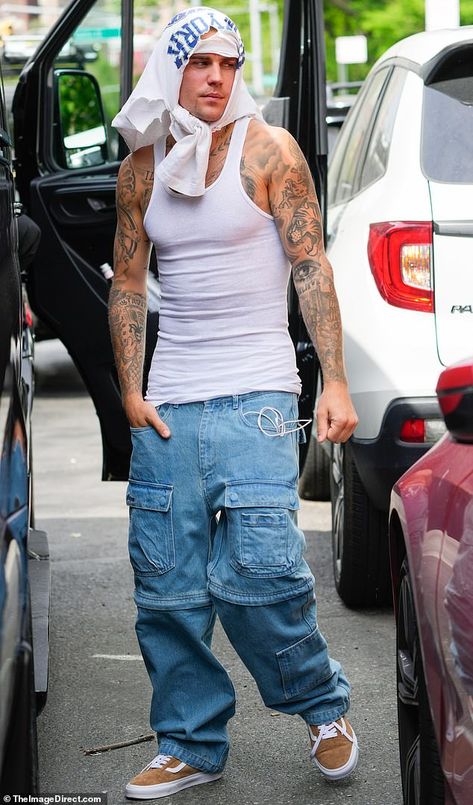 Justin Bieber Outfits, Justin Bieber Style, Working Out Outfits, Iconic Looks, I Love Justin Bieber, Tank Outfit, Tank Top Outfits, Street Fashion Men Streetwear, Wrap Shirt