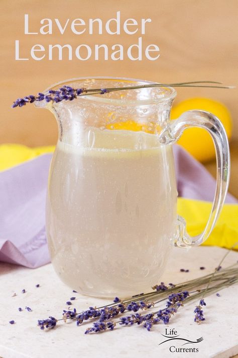 Cottagecore Drinks, Floral Drink, Lavender Recipes, Lavender Lemonade, Lemonade Recipes, Party Food And Drinks, Mocktail Recipe, Halloween Recipes, Party Drinks