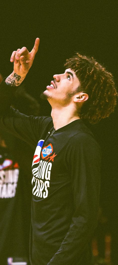 Lamelo Ball Without Shirt, Lamelo Ball Background, Lamely Ball Wallpaper, Melo Ball Wallpaper, Lamelo Wallpaper, Ball Brothers Wallpaper, Lamelo Ball Wallpaper Aesthetic, Melo Wallpaper, Kyrie Irving Wallpapers