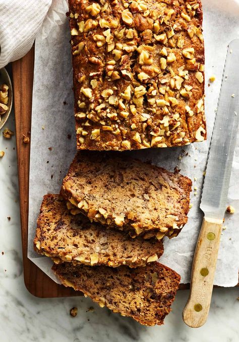 This easy banana bread recipe is the best way to use ripe bananas! It's moist, delicious, and studded with walnuts for crunch. Chocolate chips are great too! Lemon Banana Bread, Use Ripe Bananas, Brunch Casseroles, Crunch Chocolate, Lemon Banana, Banana Bread Recipe Healthy, Peanut Butter Banana Smoothie, Carrot Cake Cookies, Easy Banana Bread Recipe