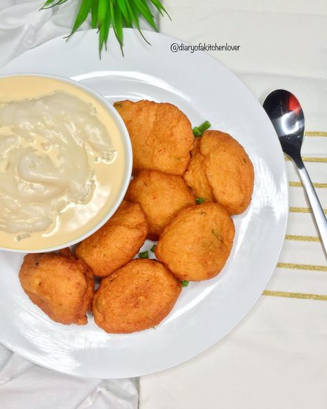 When was the last time you had this combo? 😍😃 #Akara and #Pap #bestcombo #akamu #breakfast #nigeriancuisine Akara With Pap, Nigerian Breakfast Ideas, Nigerian Delicacies, Ramadan Content, Nigerian Breakfast, African Breakfast, Nigerian Meals, Nigerian Dishes, Nigerian Foods