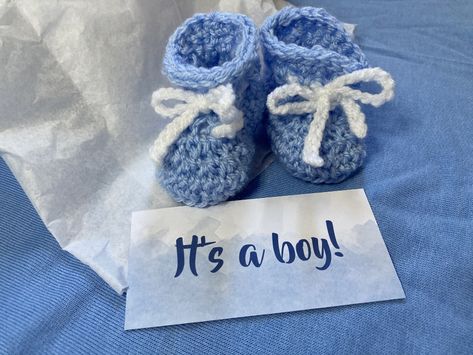 Oh boy! Adorable tiny booties to announce your big news. Baby boy gift, baby boy gender reveal, baby shower present, pregnancy gift box, pregnancy announcement, gender announcement. Its A Baby Boy Images, Gender Reveal Boy Announcement, Baby Boy Gender Reveal Ideas, Its A Baby Boy Announcement, It’s A Boy Pregnancy Announcement, Baby Boy Announcement Quotes, It’s A Boy, Baby Boy Gender Announcement, Boy Or Girl Prediction