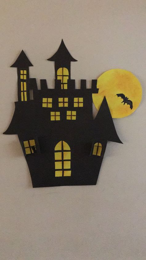 Sylvanian Keychain, Simple Halloween Decor, Halloween Craft Kits, Halloween Yard Art, Casa Halloween, Diy Snacks, English Activities For Kids, Hotel Transylvania, Halloween Yard