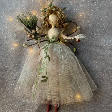 Christmas Fairy Angel Tree Ornaments Diy, Fairy Christmas Tree Ideas, Fairy Dolls Diy How To Make, Yule Fairy, Fairy Christmas Decorations, Fairy Christmas Ornaments, Fairy Dolls Handmade, Fairy Diy Crafts, Christmas Angels Diy