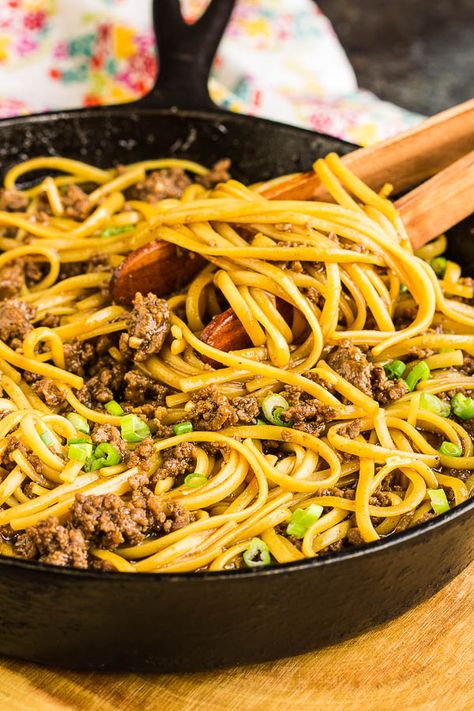 Mongolian Noodles, Beef Mongolian, Beef Pasta Recipes, Pecan Cobbler, Strawberry Box, Timmy Time, Food Bouquet, Asian Noodle Recipes, Dessert Cakes