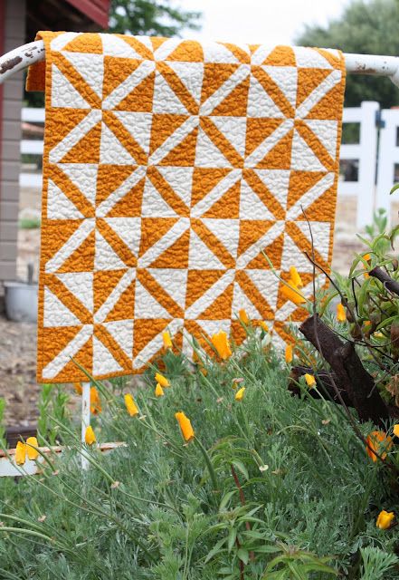 "Abby" (from Temecula Quilt Co.) Using only two colors can eliminate fussing over fabrics, and be striking at the same time! Blue And Orange Quilt, 2 Color Quilts, Cheddar Quilts, Orange Quilts, Orange Quilt, Two Color Quilts, White Quilts, Red And White Quilts, Yellow Quilts