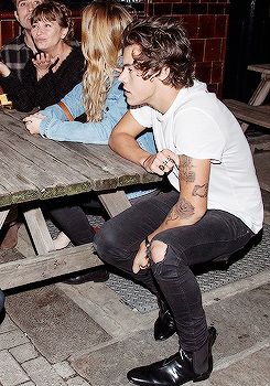 Frat Boy Aesthetic, Frat Boy Harry Styles, Harry Styles Aesthetic, One Direction Harry Styles, Frat Boy, British Boys, One Direction Harry, Harry Styles Photos, Mr Style