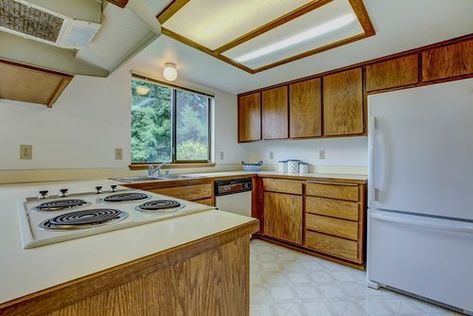 Changes In Kitchen Design Trends Over the 70s 80s 90s and the 2000s Remodel 90s Kitchen, Early 2000s Kitchen, 1990s Kitchen, 90s Kitchen, 1980s Kitchen, 60s Kitchen, 70s Kitchen, Large Refrigerator, Formica Countertops