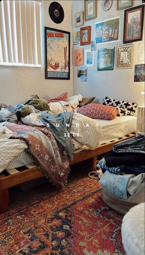 Dorm Room Designs Blue, Dorm Room Designs Green, Dorm Room Designs For Guys, Dorm Room Designs Boho, Dorm Room Designs Pink, Room Designs Aesthetic, Dorm Room Designs Aesthetic, Dorm Room Designs College, Eclectic Dorm Room