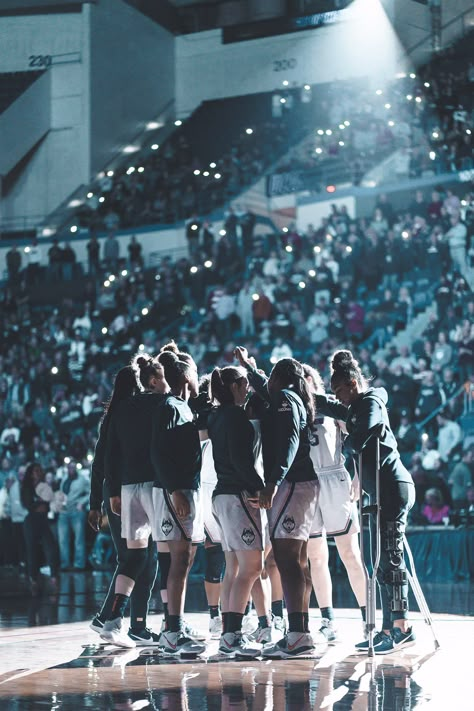 Basketball Women Aesthetic, Womens Basketball Wallpaper, Uconn Womens Basketball Wallpaper, Womens College Basketball, Uconn Wallpaper, Sports Team Aesthetic, Wbb Aesthetic, Womens Basketball Aesthetic, Uconn Aesthetic