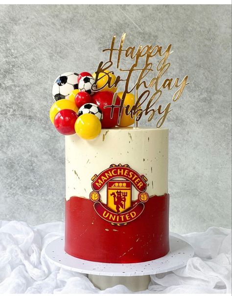 Manchester Cake Ideas, Manchester United Party Decorations, Manchester Cake Birthdays, Manchester United Theme Party, Manchester United Cakes Birthday For Men, Football Cakes For Men, Birthday Cake Manchester United, Man United Cake Ideas, Manchester United Birthday Party Ideas