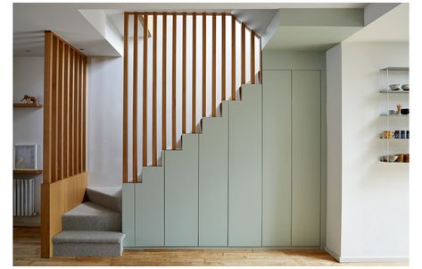 Wood Slat Staircase, Stair Banister Ideas, Staircases Ideas, Modern Staircase Ideas, Contemporary Staircase Design, Banister Ideas, Stairs Light, Wood Stair Treads, Staircase Designs