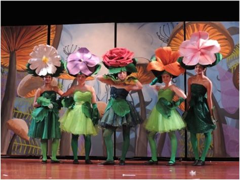 Alice In Wonderland Musical, Clay Projects Kids, Alice In Wonderland Play, Wizard Of Oz Musical, Halloween Alice In Wonderland, Alice In Wonderland Flowers, Rose Costume, Alice Costume, Alice In Wonderland Characters