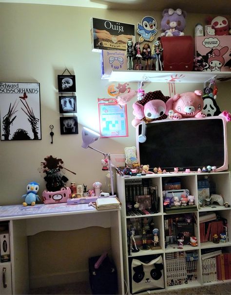 Kawaii Goth Bedroom, Gloomy Bear Room, Goth Kawaii Room, Harajuku Room, Pink Goth Room, Alt Bedroom, Bear Monster, Pastel Goth Room, Dark Bedroom Aesthetic