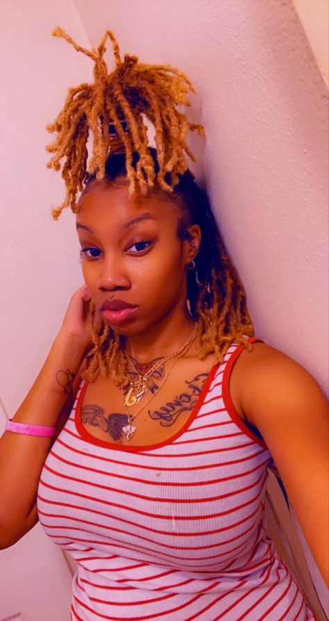 Pineapple Hairstyle On Short Locs, Pineapple Locs Style, Locs Pineapple Style, Pineapple With Locs, Short Loc Pineapple, Loc Pineapple Style, Pineapple Locs, Loc Pineapple Ponytail, Loc Pineapple