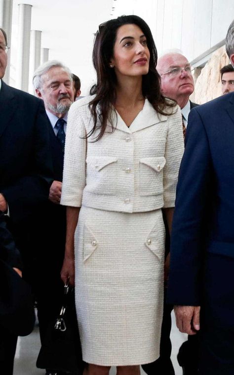 Amala Clooney Style, Amal Clooney Wedding, Chanel Suit, Work Outfit Office, Lawyer Outfit, Ladylike Style, Lawyer Fashion, Birthday Fashion, Winter Typ