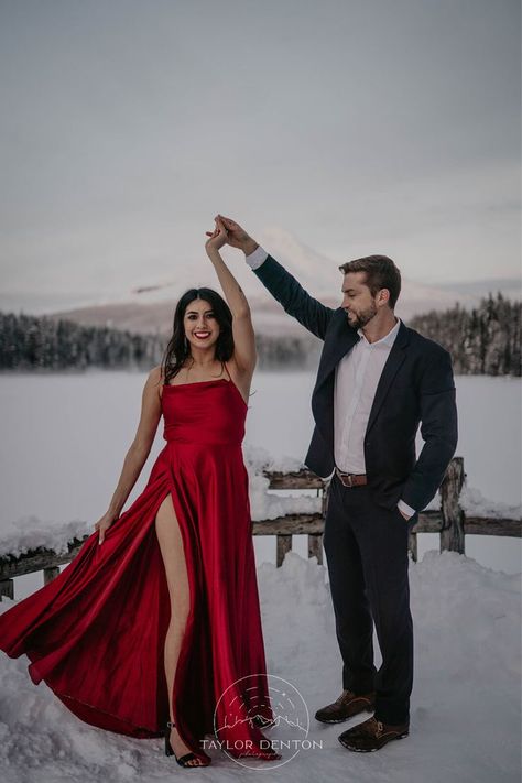 Snow Engagement Photos at Trillium Lake Winter Couple Photoshoot, Snowy Engagement Photos, Christmas Engagement Photos, Snow Engagement Photos, Snow Engagement, Christmas Couple Pictures, Engagement Photo Dress, Trillium Lake, Christmas Poses