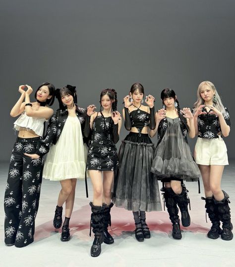 Studio Choom, Kpop Concert Outfit, Overalls Fashion, Space Fashion, Stage Outfit, Oversize Fashion, Stage Outfits, Dance Outfits, Kpop Girl Groups