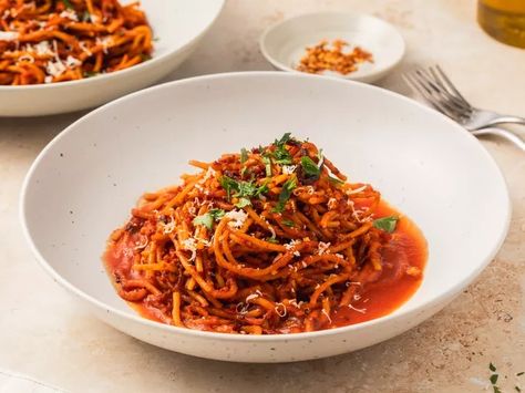 Spicy Spaghetti, Million Dollar Spaghetti, Sausage Spaghetti, 5 Ingredient Dinners, Spaghetti Recipe, Seafood Pasta, Vegetable Puree, All Recipes, Spaghetti Recipes