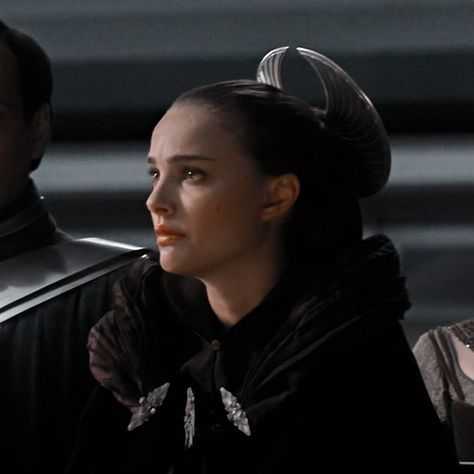 Sith Aesthetic, Natalie Portman Star Wars, Padmé Amidala, Queen Amidala, Star Wars Padme, La Girls, Anakin And Padme, Star Wars Love, Padme Amidala