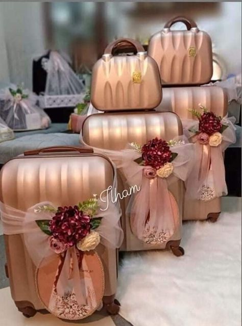 Wedding Gift Hampers, Nigerian Traditional Wedding, Wedding Wows, Trousseau Packing, Wedding Gift Pack, Decorated Gift Bags, Creative Wedding Gifts, Bridal Gift Wrapping Ideas, Bride Bag