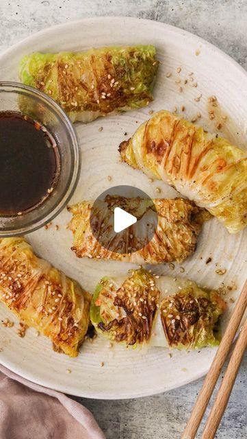 Jean Choi 🇰🇷🇺🇸 | 20 minute pan fried cabbage roll shrimp dumplings! Protein packed and low carb, these are so flavorful, juicy, and delicious. Don’t skip on... | Instagram Low Carb Chinese Recipes, Pan Fried Cabbage, Cabbage Shrimp, Shrimp Dumplings, Cabbage Roll, Fried Cabbage, 20 Minute Recipes, Napa Cabbage, Cabbage Rolls