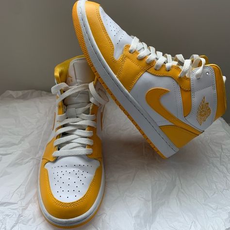 2022
Wmns Air Jordan 1 Mid 'University Gold' Wmns Air Jordan 1, Nike Socks, Lint Roller, Air Jordan 1 Mid, Jordan 1 Mid, Air Jordan 1, Jordan Shoes, Jordan 1, Air Jordan