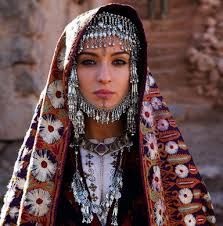 Sephora, Zipporah | Legitimate Baby Names Yemen Women, Kings Movie, Ethno Style, Film Design, Face Tattoos, Movie Costumes, Traditional Fashion, World Cultures, Niqab