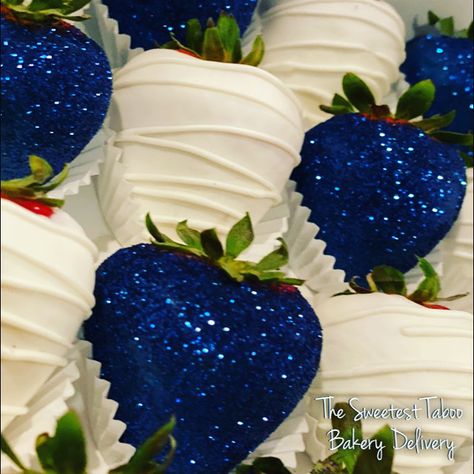 Decorated Strawberries, Glitter Strawberries, Glitter Chocolate, Blue Strawberries, Table Treats, Nae Nae, Sunflower Wedding Bouquet, Dipped Strawberries, Blue Strawberry