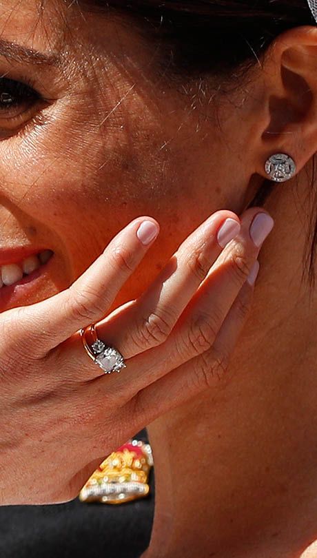 Meghan Markle’s Wedding Style Her newly acquired hardware from the ceremony. Meghan Markle Nails, Meghan Markle Engagement Ring, Estilo Meghan Markle, Royal Engagement Rings, Wedding Nail Polish, Bridal Manicure, Cnd Shellac Nails, Meghan Markle Wedding, Prince Harry And Megan