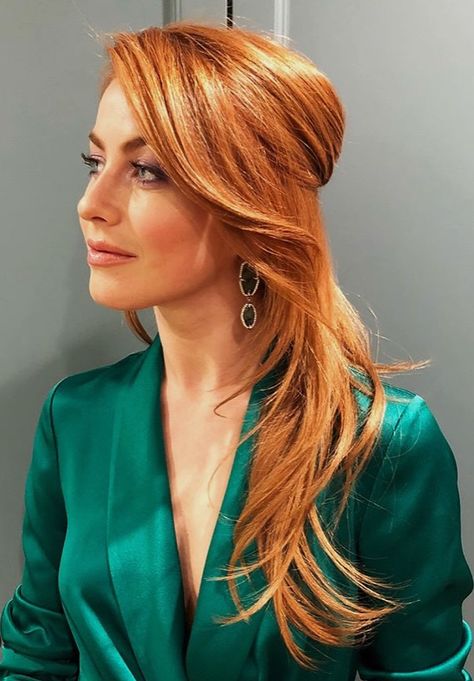 Julianne Hough, copper red hair Copper Red Hair, Blond Ombre, Color Rubio, Ginger Hair Color, Beautiful Red Hair, Hair Color Auburn, Copper Hair Color, Strawberry Blonde Hair, Long Red Hair