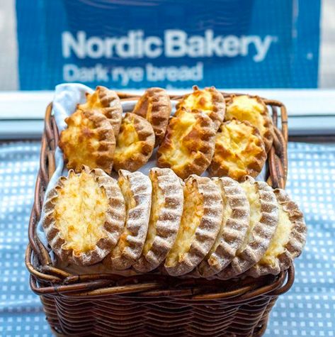 Finnish Baking, Finnish Desserts, Karelian Pie, Scandinavian Desserts, Finland Food, Finnish Cuisine, Finnish Food, Scandinavian Recipes, Nordic Recipe