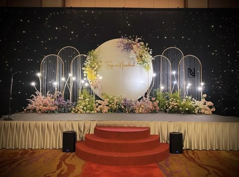 Sangeet Decoration Night Indoor, Engagement Stage Decoration, Reception Stage Decor, Wedding Stage Backdrop, Wedding Hall Decorations, Wedding Background Decoration, Wedding Entrance Decor, Lights Wedding Decor, Simple Wedding Decorations