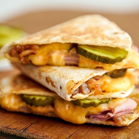 Ham Quesadilla Recipes, Ham And Cheese Quesadilla, Gouda Recipes, Gouda Cheese Recipes, Gouda Recipe, Breakfast Quesadilla Recipes, Pickle Appetizers, Ham Wraps, Southwest Recipes